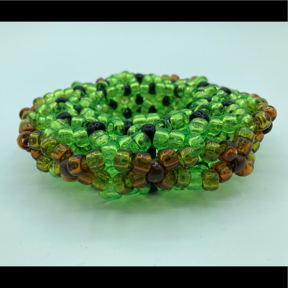 ❌SOLD❌🥝 Kiwi Glow Kandi Cuff - Picture 9 of 12